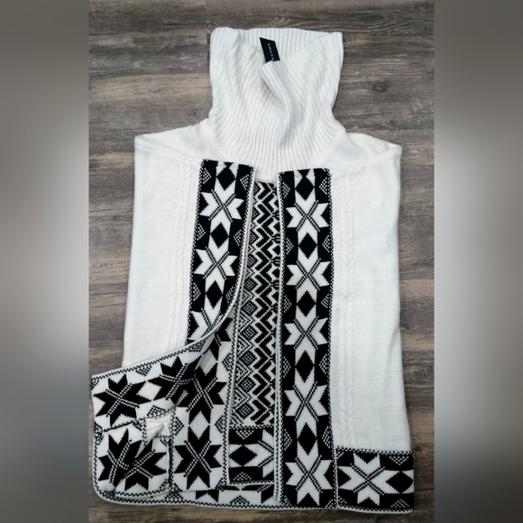 Black Rivet Cowl Neck ❄️ Poncho - Picture 10 of 12